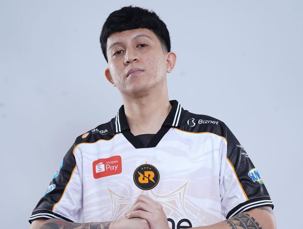 Xinn menyoroti perjuangan generasi lama membangun dominasi RRQ Hoshi di tengah tiga kali kegagalan berturut-turut lolos playoff MPL Indonesia.